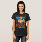 Retro desert scene Sedona mountains stainglass art T-Shirt (Vorne ganz)