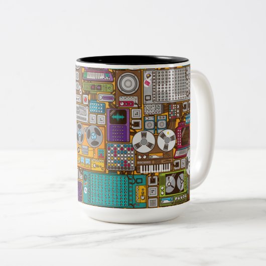 Retro Devices Recording Studio Zweifarbige Tasse (VorderseiteRechts)