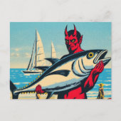 Retro Devil mit einem Tunfisch am Strand Postkarte (Vorderseite)
