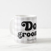 Retro Dog Groomer auf Buffalo Karo individuelle Na Kaffeetasse (Vorderseite Links)
