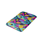 Retro Doodles: geometrische Pop Kunst. Badematte (Schrägansicht)