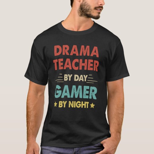 Retro Drama Lehrer by Day Gamer by Night T-Shirt (Vorderseite)