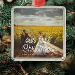 Retro-Drehbuch Unser erstes Weihnachtspaar Foto Ornament Aus Metall<br><div class="desc">Eine moderne Typografie für diese Foto-Ziersammlung. So passen Sie sich an Ihr Lieblingsbild an. Sie können die Farbe des Schriftartes auch ganz nach Ihren Wünschen ändern.</div>