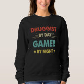 Retro Druggist By Day Gamer By Night Sweatshirt (Vorderseite)