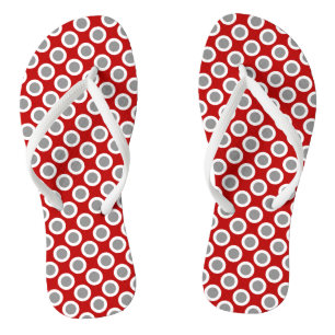 Retro eingekreiste Punkte, tiefrot und grau Badesandalen