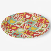 Retro-Erdbeer-Patchwork-Blumenmuster Pappteller (Schrägansicht)