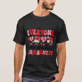 Retro Everyone Communicates Differently Autism Val T-Shirt (Vorderseite)