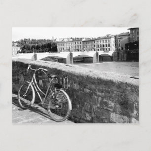 Retro-Fahrrad neben einer Brücke in Florenz Postkarte