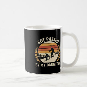 Retro-Familie beim Skifahren von meiner Tochter ge Kaffeetasse