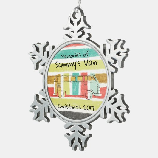 Retro-Familienbus mit Groovy Streifen Schneeflocken Zinn-Ornament (Rechts)