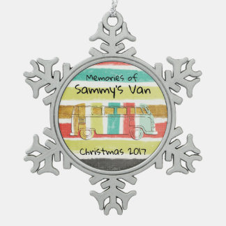 Retro-Familienbus mit Groovy Streifen Schneeflocken Zinn-Ornament