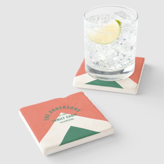 Retro Familienhaus Personalisierter Name Rot Grün Steinuntersetzer (Seitenansicht)