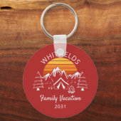 Retro Family Camping Vacacation Individuelle Name Schlüsselanhänger (Vorderseite)