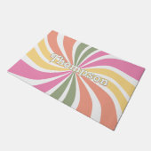 Retro Family Name Colorful 70s Sunburst Fußmatte (Schrägansicht)