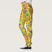 Retro farbenfrohe Blume Muster. Hellgelbe BG Leggings (Links)