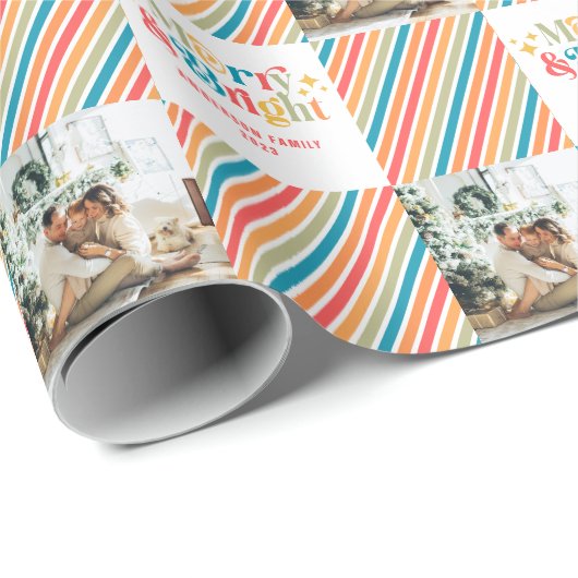 Retro Farbenfrohe Streifen Merry and Bright Foto Geschenkpapier (Rolleneckpunkt)