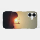 Retro Farmstead Silhouette iPhone 16 Hülle (Rückseite (Horizontal))