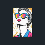 Retro Fashion Pop Art - Inspiriert in den 1980er J Leinwanddruck<br><div class="desc">Mit diesem atemberaubenden Glam Pop Art Print können Sie das gewagte Vertrauen und die elektrische Energie der 1980er-Jahre kanalisieren. Inspiriert von den ikonischen Bezügen Vintager Modezeitschriften erweckt dieses Stück einen Augenblick puren, unapologetischen Stils. Unsere Modemuschel blickt nach oben, ihre übergroße Sonnenbrille reflektiert einen pulsierenden Neonuntergang - eine Geschichte von Stadtlichtern...</div>