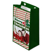 Retro Festive Stripes und Holly Custom Foto Kleine Geschenktüte (Vorderseite Schrägansicht)