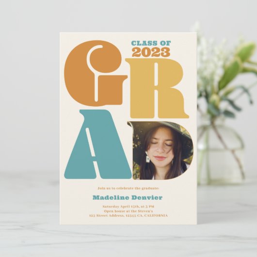 Retro fett übergroß Grad 4 Foto 2023 Abschluss Einladung (Stehend Vorderseite)