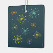 Retro Fireworks Sternexplosionen Dunkles blaues Mi Keramikornament (Links)