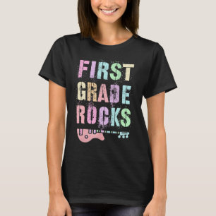 Retro FIRST GRADE ROCKS Lehrerin Rockstar 1. ABCD T-Shirt