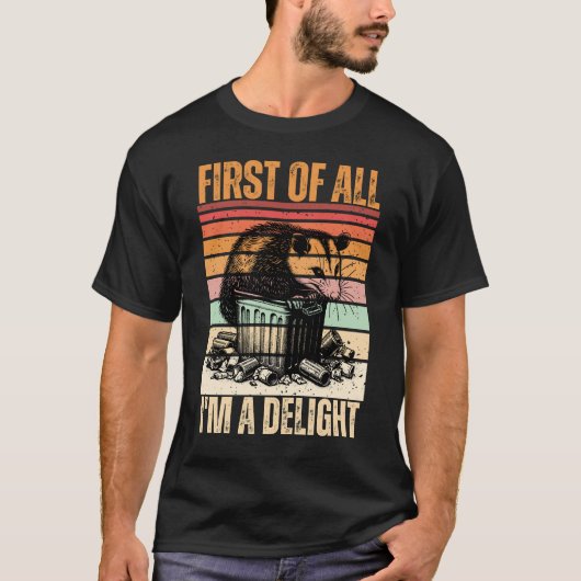 Retro 'First of all, I'm a Delight' Angry Opossum T-Shirt (Vorderseite)