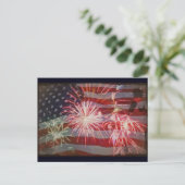 Retro-Flagge und Feuerwerkskörper Postkarte (Stehend Vorderseite)