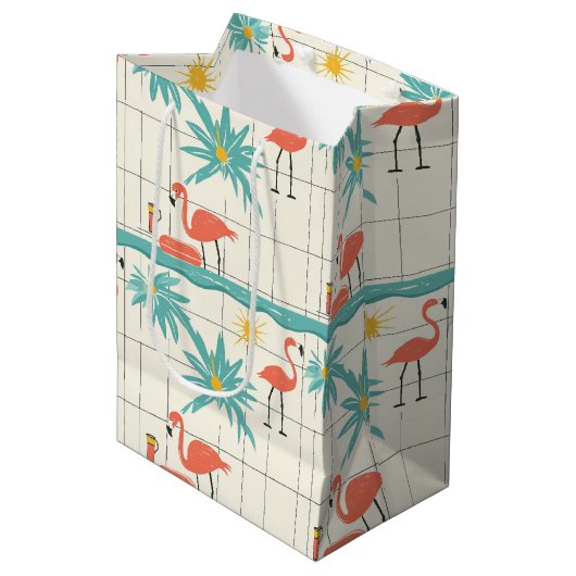 Retro-Flamingo-Poolside-Sommer-Muster (2) Mittlere Geschenktüte (Vorderseite Schrägansicht)
