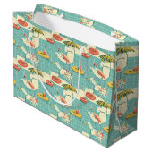 Retro-Flamingo-Poolside-Sommer-Muster (4) Große Geschenktüte (Rückseite Schrägansicht)