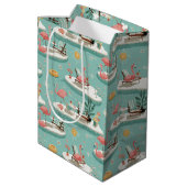 Retro-Flamingo-Poolside-Sommer-Muster (6) Mittlere Geschenktüte (Rückseite Schrägansicht)