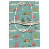 Retro Flamingo Poolside Summer Pattern (5) Mittlere Geschenktüte (Vorderseite)