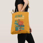 Retro Flamingo Surfboard Tropischer Sonnenuntergan Tasche (Von Nahem)