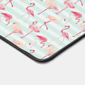 Retro Flamingos auf Minzstreifen Schreibtischunterlage (Ecke)