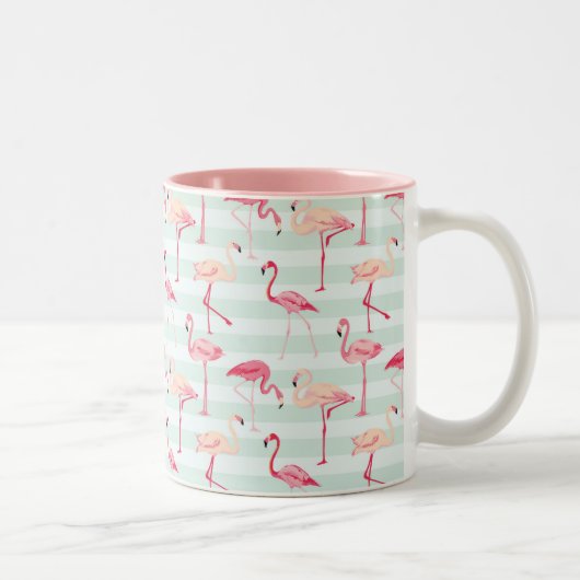 Retro Flamingos auf tadellosen Streifen Zweifarbige Tasse (Rechts)