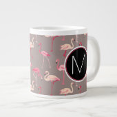Retro Flamingos| Monogramm Jumbo-Tasse (Vorderseite Rechts)