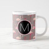Retro Flamingos| Monogramm Jumbo-Tasse (Rechts)