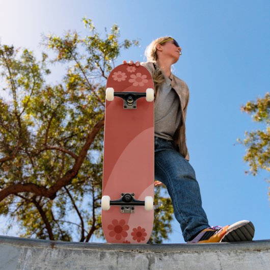 Retro Floral Orange Skateboard (Außenbereich 1)