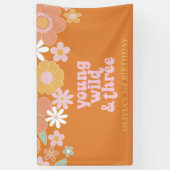 Retro Floral Young Wild Drei Geburtstage Banner (Vertikal)