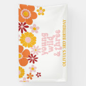 Retro Floral Young Wild Drei Geburtstage Banner (Vertikal)