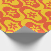 Retro Flowers on Yellow and Red Ogee Pattern  Geschenkpapier (Ecke)