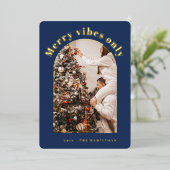 Retro Foil Christmas Card | Nur Merry Vibes Karte (Stehend vorne)