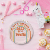 Retro Four Ever Junge, daistischer Regenbogen 4. G Pappteller (Party)