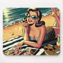 Retro-Frau am Strand beim Lesen eines Modemagazins