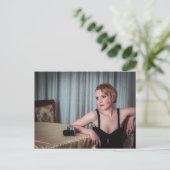 Retro-Frau mit Kamera Postkarte (Stehend Vorderseite)