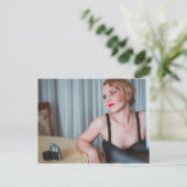 Retro-Frau mit Kamera Postkarte (Stehend Vorderseite)