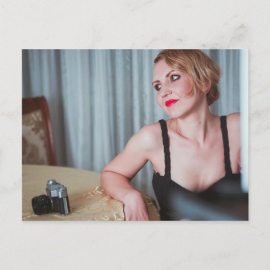 Retro-Frau mit Kamera Postkarte (Vorderseite)