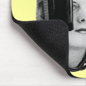 Retro-Frau mit Scheuklappen Mousepad (Ecke)