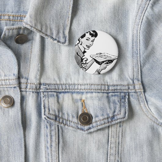 Retro Frau mit Zuhause gekochter Mahlzeit Button (Beispiel)