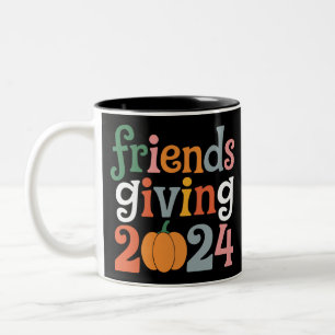 Retro Freunde geben 2024 Erntedankfest Herbst Zweifarbige Tasse